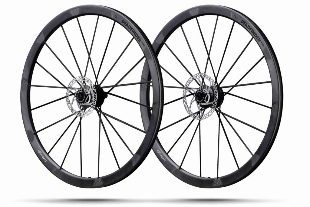 Lightweight tubeless road discount wheels